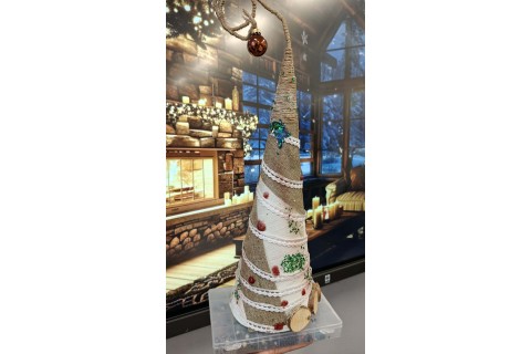 Warsztaty kreatywne dla seniorów - choinka z brystolu i koronki