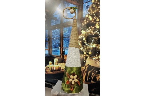 Warsztaty kreatywne dla seniorów - choinka z brystolu i koronki