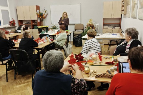 Warsztaty florystyczne dla Seniorów - stroik świąteczny