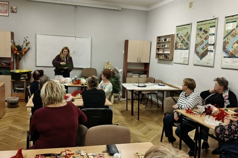 Warsztaty florystyczne dla Seniorów - stroik świąteczny