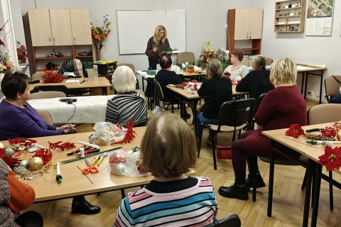 Warsztaty florystyczne dla Seniorów - stroik świąteczny