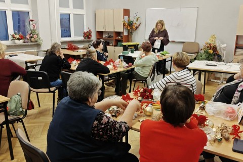 Warsztaty florystyczne dla Seniorów - stroik świąteczny