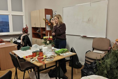 Warsztaty florystyczne dla Seniorów - stroik świąteczny