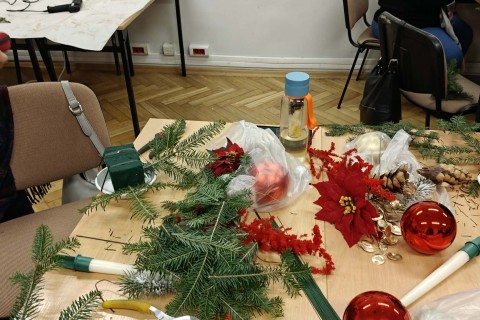 Warsztaty florystyczne dla Seniorów - stroik świąteczny