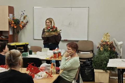 Warsztaty florystyczne dla Seniorów - stroik świąteczny