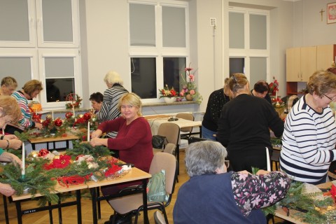 Warsztaty florystyczne dla Seniorów - stroik świąteczny