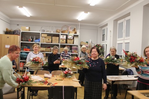 Warsztaty florystyczne dla Seniorów - stroik świąteczny