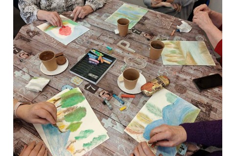 Warsztaty malarstwa dla seniorów - pejzaż rysowany pastelami