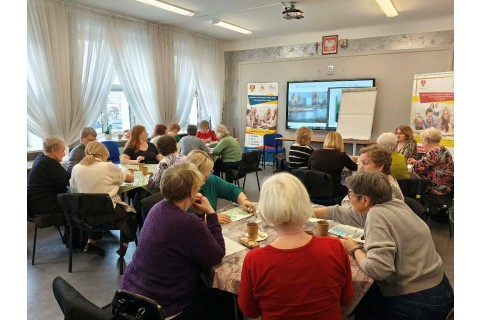 Warsztaty malarstwa dla seniorów - pejzaż rysowany pastelami