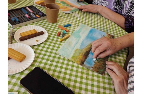 Warsztaty malarstwa dla seniorów - pejzaż rysowany pastelami