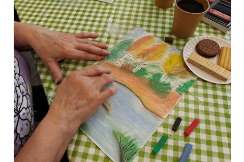 Warsztaty malarstwa dla seniorów - pejzaż rysowany pastelami
