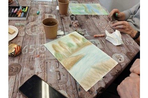 Warsztaty malarstwa dla seniorów - pejzaż rysowany pastelami