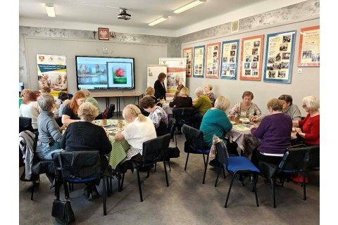 Warsztaty malarstwa dla seniorów - pejzaż rysowany pastelami