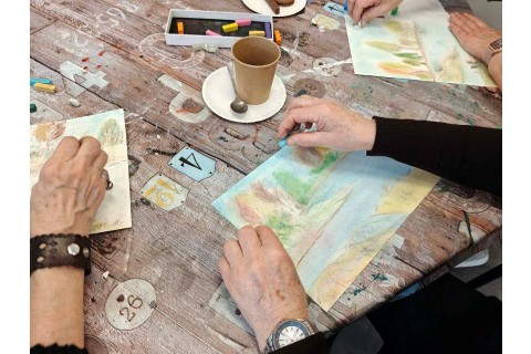 Warsztaty malarstwa dla seniorów - pejzaż rysowany pastelami