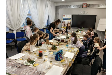 Warsztaty edukacyjno-przyrodnicze dla dzieci „Tajemnica kolorowych roślin”