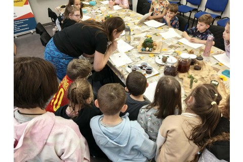 Warsztaty edukacyjno-przyrodnicze dla dzieci „Tajemnica kolorowych roślin”