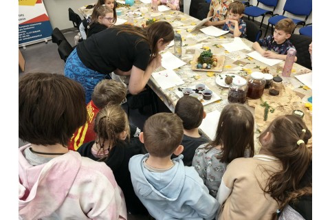 Warsztaty edukacyjno-przyrodnicze dla dzieci „Tajemnica kolorowych roślin”