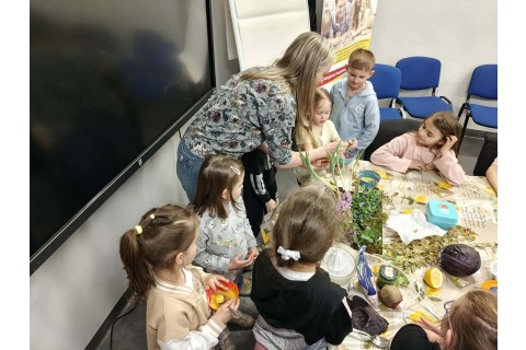 Warsztaty edukacyjno-przyrodnicze dla dzieci „Tajemnica kolorowych roślin”