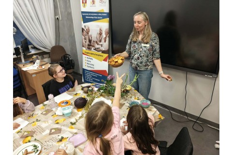 Warsztaty edukacyjno-przyrodnicze dla dzieci „Tajemnica kolorowych roślin”