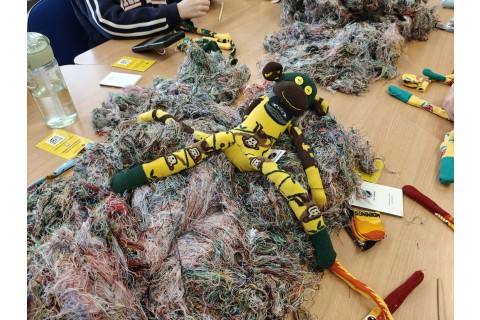 Charytatywna akcja szycia małpek