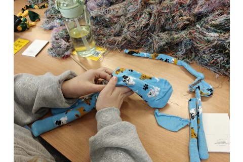 Charytatywna akcja szycia małpek