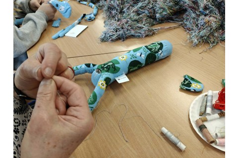 Charytatywna akcja szycia małpek