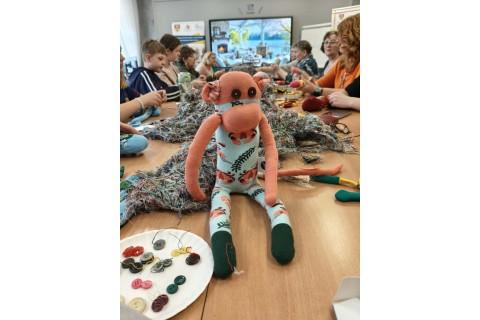 Charytatywna akcja szycia małpek