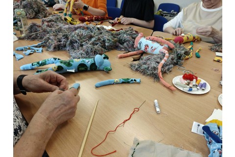 Charytatywna akcja szycia małpek