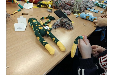 Charytatywna akcja szycia małpek