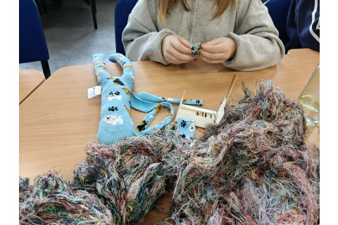 Charytatywna akcja szycia małpek