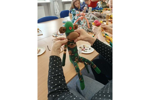 Charytatywna akcja szycia małpek