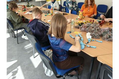 Charytatywna akcja szycia małpek