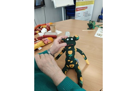 Charytatywna akcja szycia małpek