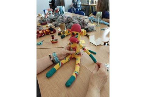 Charytatywna akcja szycia małpek