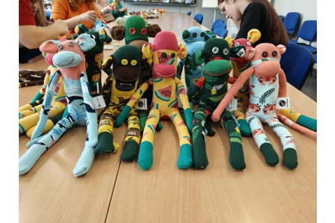 Charytatywna akcja szycia małpek