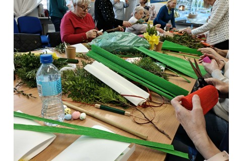 Warsztaty kreatywne dla seniorów - palma wielkanocna