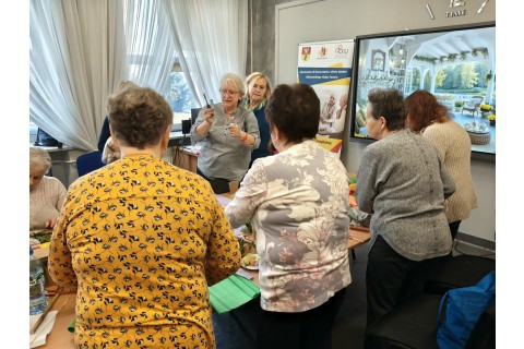 Warsztaty kreatywne dla seniorów - palma wielkanocna