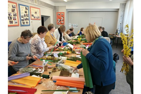 Warsztaty kreatywne dla seniorów - palma wielkanocna