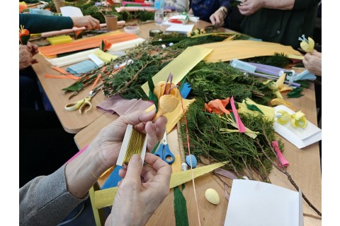 Warsztaty kreatywne dla seniorów - palma wielkanocna