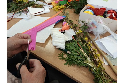 Warsztaty kreatywne dla seniorów - palma wielkanocna