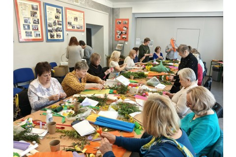 Warsztaty kreatywne dla seniorów - palma wielkanocna