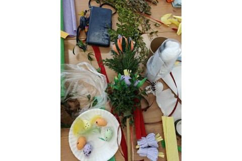 Warsztaty kreatywne dla seniorów - palma wielkanocna