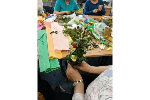 Warsztaty kreatywne dla seniorów - palma wielkanocna