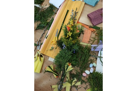 Warsztaty kreatywne dla seniorów - palma wielkanocna