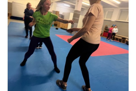 ZAJĘCIA SAMOOBRONY DLA KOBIET