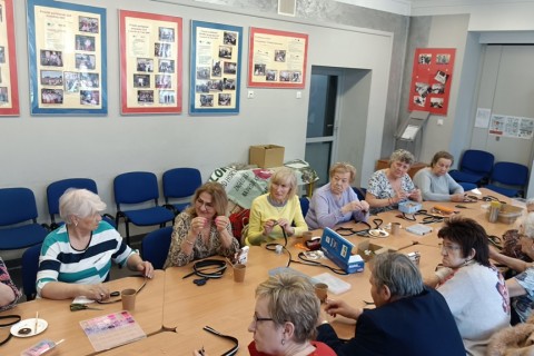 Warsztaty kreatywne dla seniorów - Biżuteria z zamków