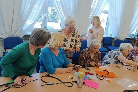 Warsztaty kreatywne dla seniorów - Biżuteria z zamków