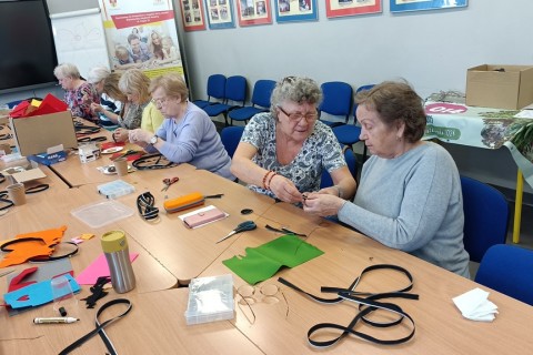 Warsztaty kreatywne dla seniorów - Biżuteria z zamków