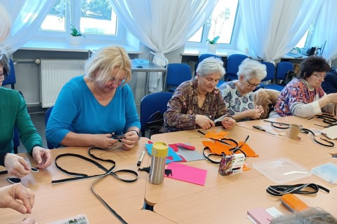 Warsztaty kreatywne dla seniorów - Biżuteria z zamków