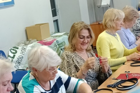 Warsztaty kreatywne dla seniorów - Biżuteria z zamków